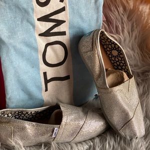 Flats by Toms